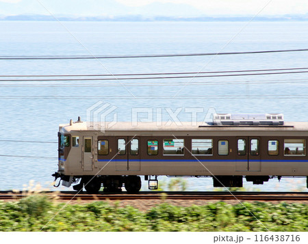 琵琶湖を通過する湖西線113系電車 琵琶湖を通過する湖西線113系電車 116438716