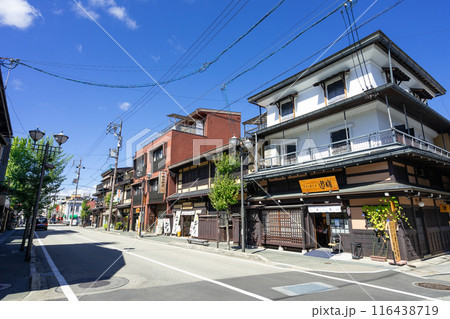 岐阜県高山　古い町並み　さんまち通り　飛騨牛まん本舗 手作り箸工房  県道462号線 116438719