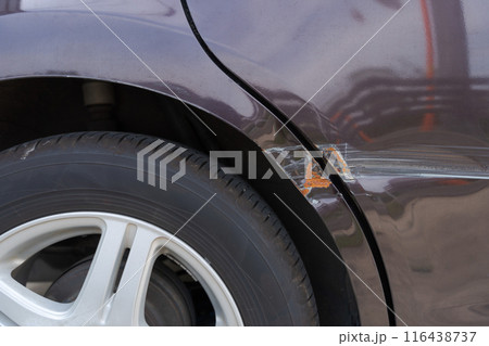 車のボディの傷 116438737
