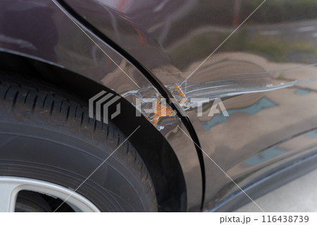車のボディの傷 車のボディの傷 116438739