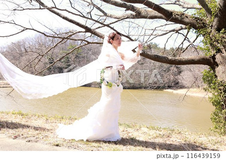 スレンダーで美しいマーメイドラインのウエディングドレス姿の新婦様フォトウエディング 116439159