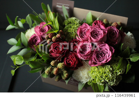 シックなフラワーアレンジ 116439961