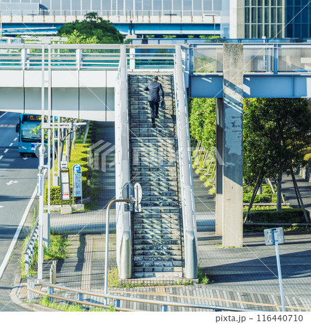 外回り営業の中年サラリーマン 外回り営業の中年サラリーマン 116440710