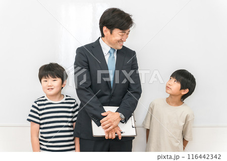 小学生に教える塾講師・教師・教員(学習塾・先生) 小学生に教える塾講師・教師・教員(学習塾・先生) 116442342