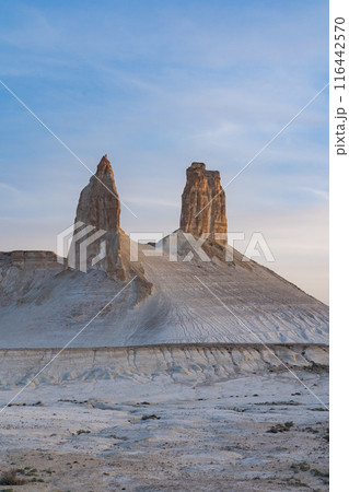 マンギスタウのウスチュルト台地の夜明け マンギスタウのウスチュルト台地の夜明け 116442570