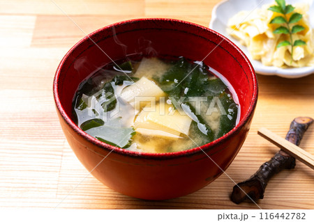 筍とわかめの味噌汁 116442782