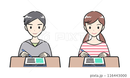 タブレット学習をする小学生の男子女子セット 116443000