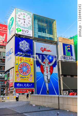 大阪府　大阪市 道頓堀にあるグリコの看板（早朝） 116444141