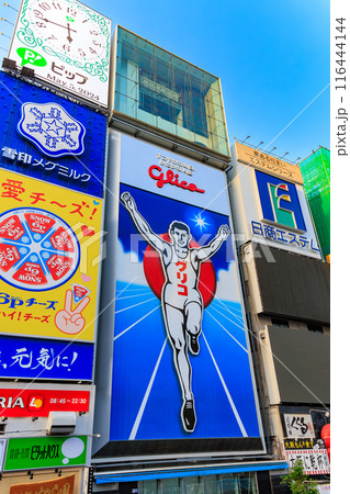 大阪府　大阪市 道頓堀にあるグリコの看板（早朝） 116444144