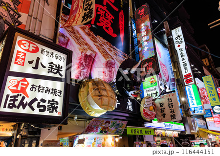 大阪府　大阪市　道頓堀商店街の夜景 116444151