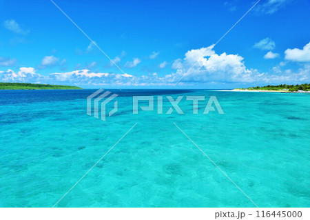沖縄　宮古島の青空と海 116445000