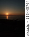 海に沈む夕日 116445764