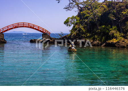 【新潟県_佐渡_矢島･経島】美しい景観を楽しみながら、たらい舟体験 116446376