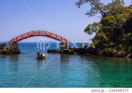 【新潟県_佐渡_矢島･経島】美しい景観を楽しみながら、たらい舟体験 116446377