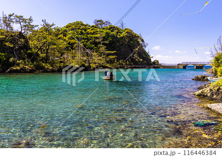 【新潟県_佐渡_矢島・経島】美しい景観を楽しみながら、たらい舟体験 【新潟県_佐渡_矢島・経島】美しい景観を楽しみながら、たらい舟体験 116446384
