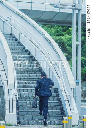 外回り営業の中年サラリーマン 外回り営業の中年サラリーマン 116447438