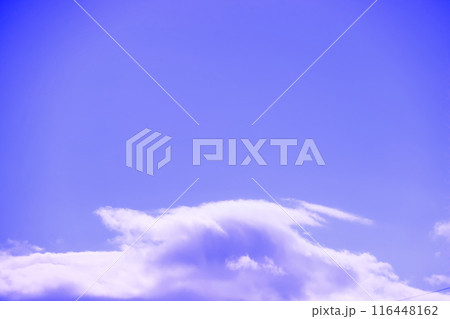 雲のある青空 (背景素材） 116448162