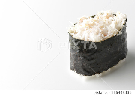カニの軍艦巻きを白背景で撮影 116448339
