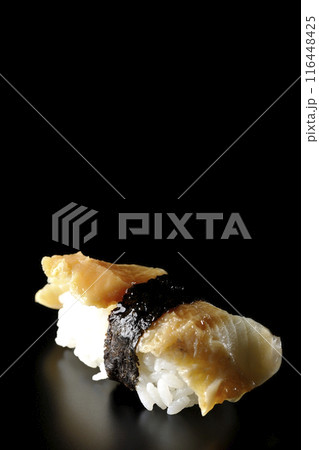 穴子の握りを黒背景で撮影 穴子の握りを黒背景で撮影 116448425