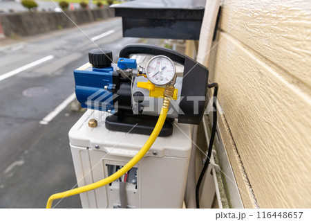 家庭用エアコンの室外機 真空引き 家庭用エアコンの室外機 真空引き 116448657