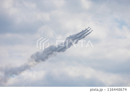 ブルーインパルスの航空ショー 116448674