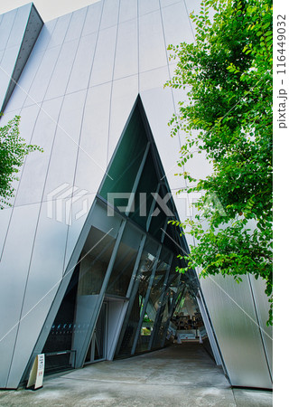 東京都墨田区にあるすみだ北斎美術館と緑町公園の風景 東京都墨田区にあるすみだ北斎美術館と緑町公園の風景 116449032