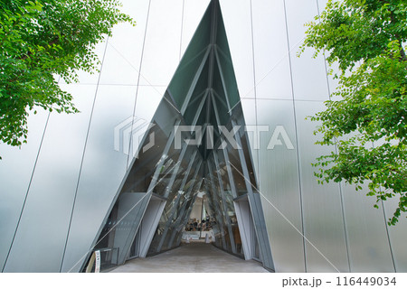 東京都墨田区にあるすみだ北斎美術館と緑町公園の風景 116449034