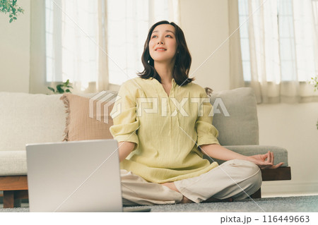 オンラインヨガ 116449663