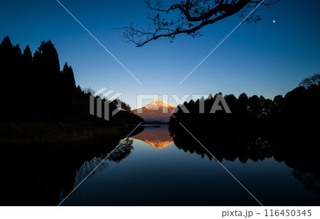 Mt.Fuji at sunset, Tanuki lake, Fujiyoshida, Japan Mt.Fuji at sunset, Tanuki lake, Fujiyoshida, Japan 116450345