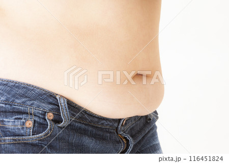 太った若い日本人女性のウエスト 太った若い日本人女性のウエスト 116451824