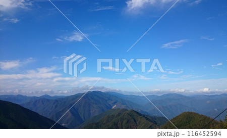 塔ノ岳から見る南尾根と甲斐山 塔ノ岳から見る南尾根と甲斐山 116452594