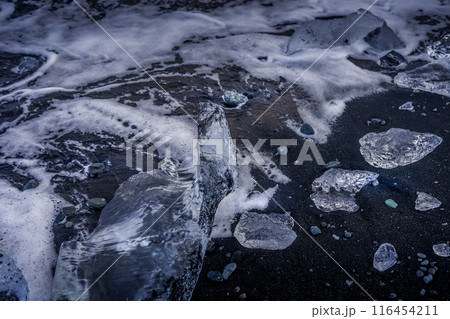 ダイヤモンドビーチの流氷イメージ（アイスランド） 116454211
