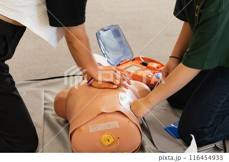 救急救命講習会　一次救命処置胸骨圧迫とAED救護者の連携 116454933