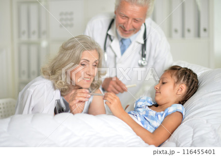 Little girl in the hospital with her grandmother and doctor 116455401
