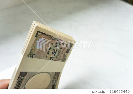 一万円札の札束 116455449