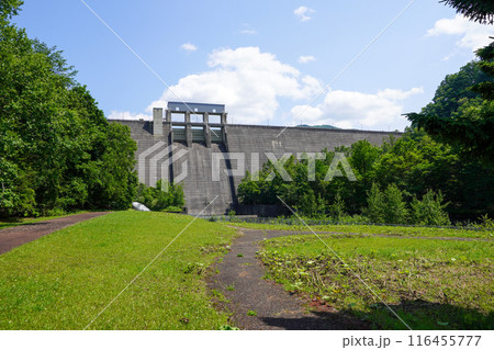 ダム下から見た金山ダム 116455777