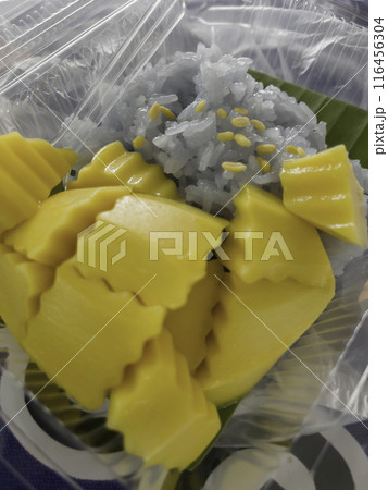 Mango with sticky rice traditional Thai dessert from market 116456304