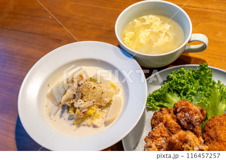 チキンと野菜と熱々のシチュー 116457257