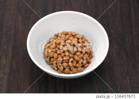 小皿に入れた納豆 小皿に入れた納豆 116457671