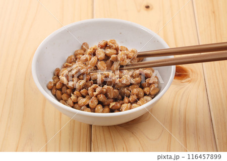 小皿に入れた納豆 小皿に入れた納豆 116457899