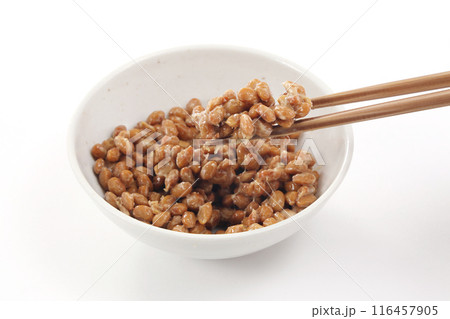 小皿に入れた納豆 116457905