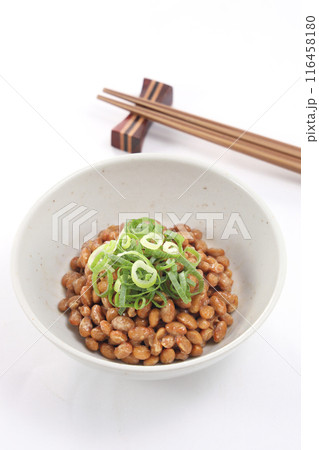 小皿に入れた納豆 116458180