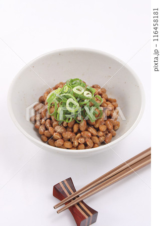 小皿に入れた納豆 小皿に入れた納豆 116458181