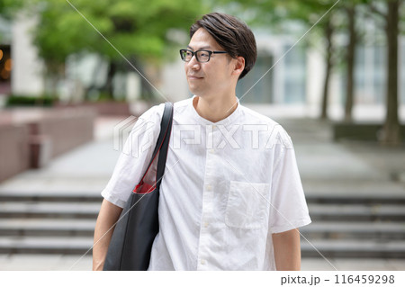 カジュアルな男性 116459298