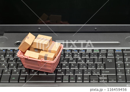 ネット通販での買い物カートのイメージ 116459456