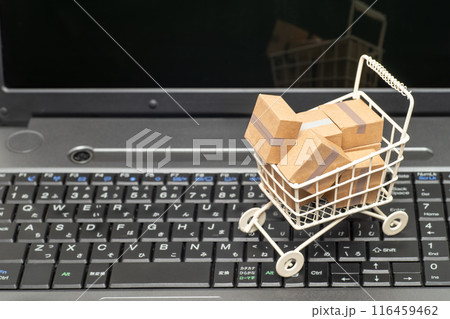 ネット通販での買い物カートのイメージ 116459462