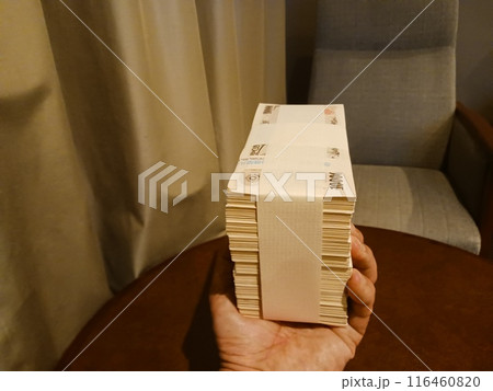 一万円札の札束 116460820