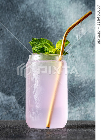 Lavender Gin Coctail 116461057