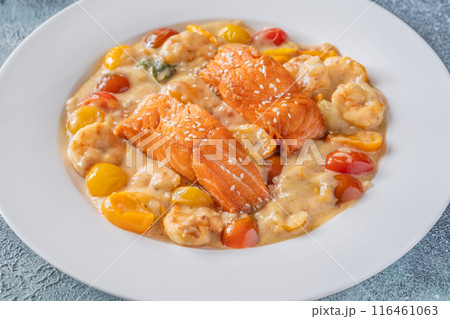 Coconut prawn salmon 116461063