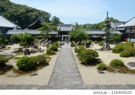 興聖寺　本堂から庭園を望む　京都府宇治市 116464820